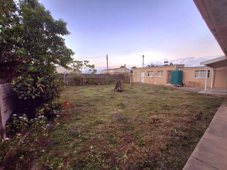 5 Bedroom Property for Sale in Summerpride Eastern Cape